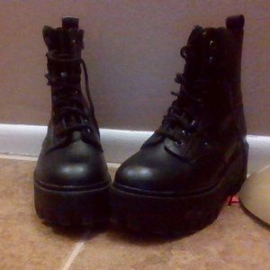 Rou9e Black Boots